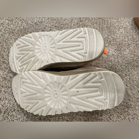 UGG Women’s Highland Hi Heritage Boots Size 9 (S/N 1112281)/ Sneakers - Picture 4 of 5